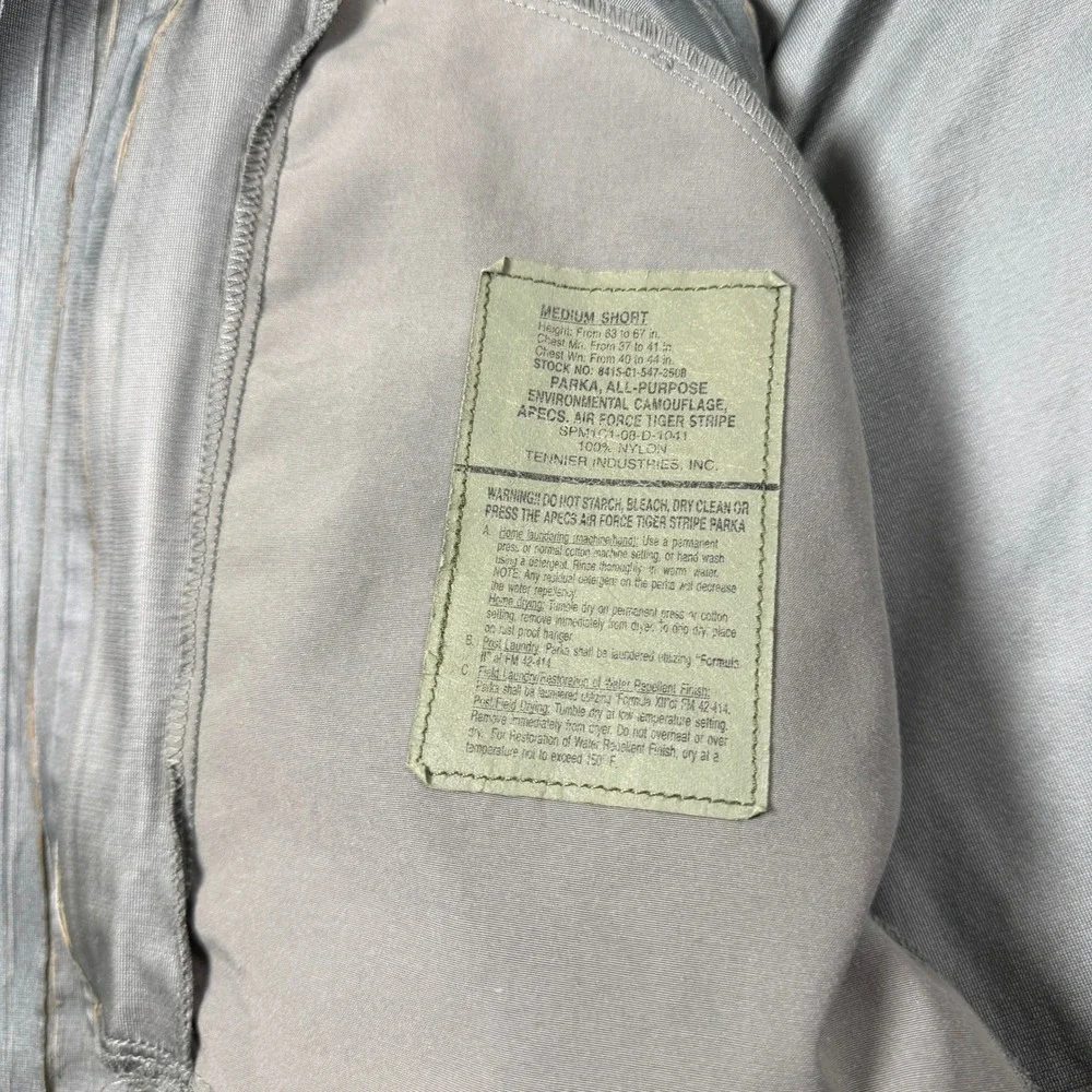 Tennier Industries USAF‎ Parka APECS Tiger Stripe Men Medium Short Hooded